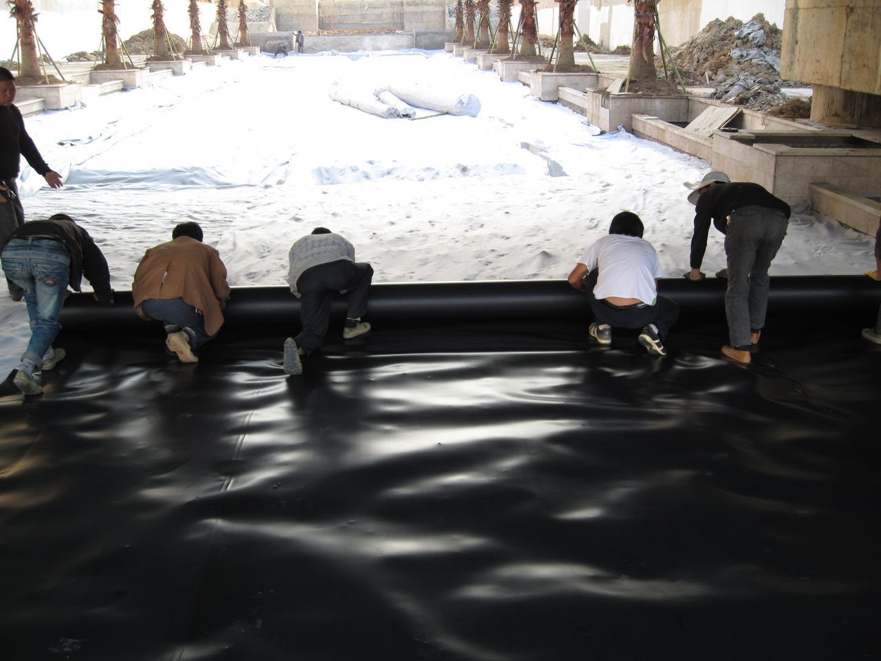 壩坡防浪護坡土工膜施工過程 土工膜價格貴嗎？