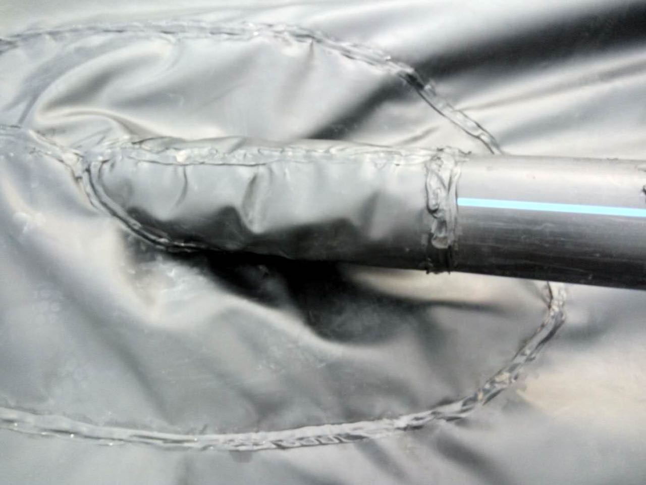 水庫(kù)鋪設(shè)土工膜排氣設(shè)施怎么施工？