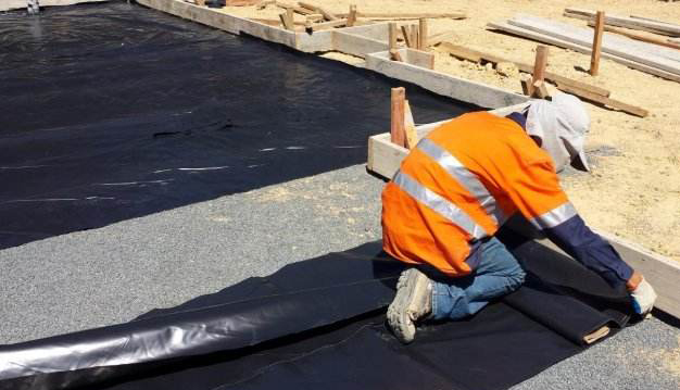 如何用復合土工膜替代傳統粘土心墻？